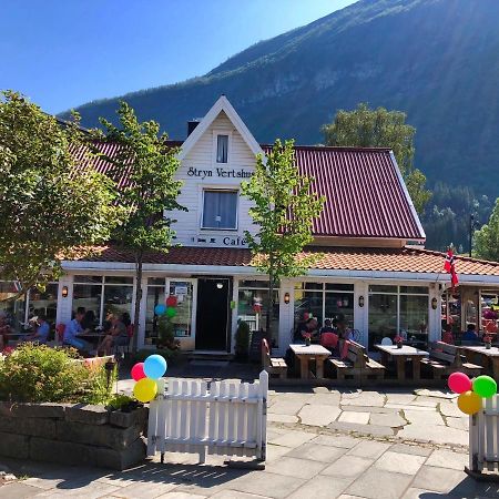 Stryn Kaffebar & Vertshus Dış mekan fotoğraf