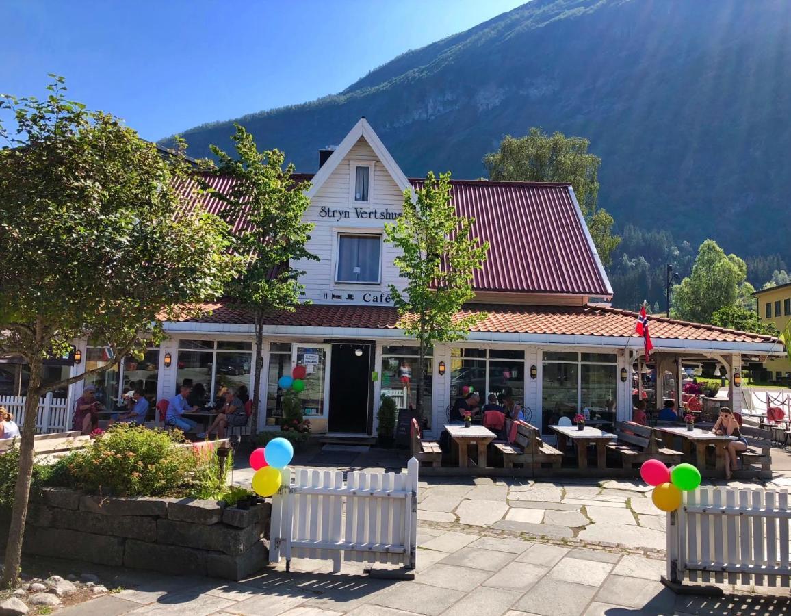 Stryn Kaffebar & Vertshus Dış mekan fotoğraf