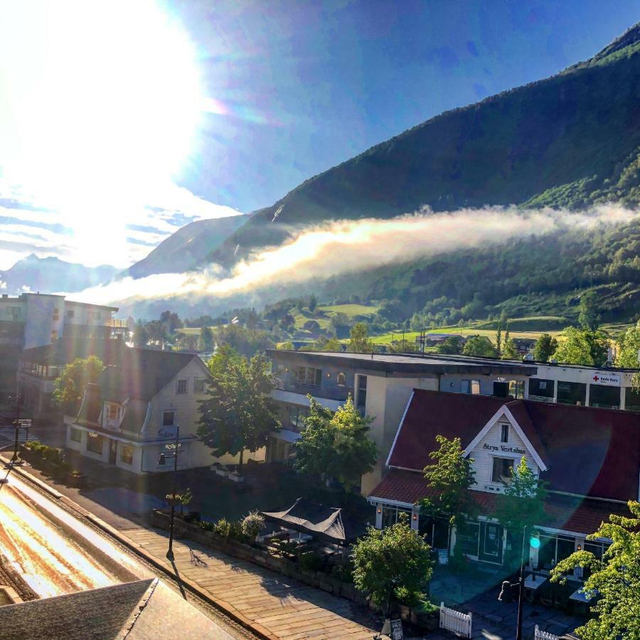 Stryn Kaffebar & Vertshus Dış mekan fotoğraf